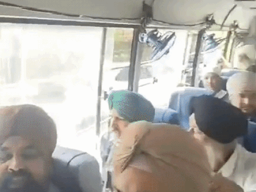 दिल्ली पुलिस ने हिरासत में लिए सिरसा के प्रदर्शनकारी सिख:संसद तक पैदल मार्च निकाल रहे थे, सजा पूरी कर चुके सिखों की रिहाई की मांग