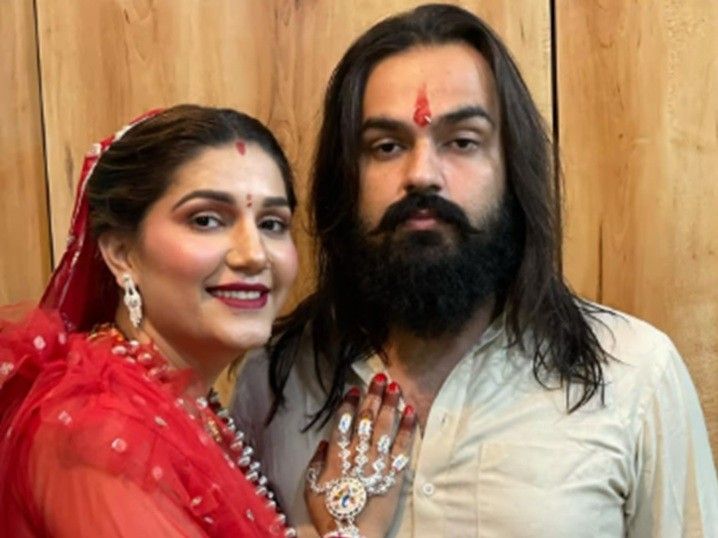 हरियाणवी डांसर सपना चौधरी ने मारपीट के बाद ससुराल छोड़ा:कोर्ट ने पति वीर साहू के मिलने पर रोक लगाई; 2020 में लव मैरिज की थी