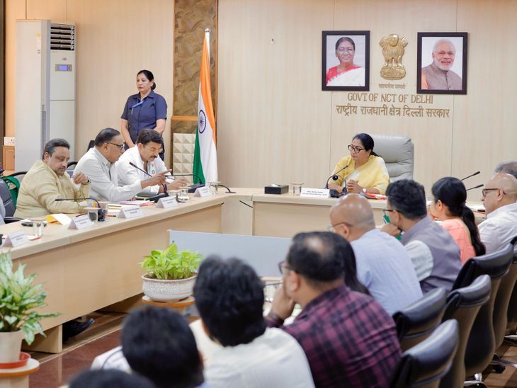 दिल्ली की 91 कॉलोनियों लेकर सीएम ने की मीटिंग:जल्द ही केंद्रीय मंत्री मनोहर लाल से करेंगी मुलाकात, ओ-जोन की समस्या उठाएंगी
