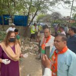 दिल्ली के 12 जोन में स्वच्छता का महा-अभियान शुरू:एमसीडी का मेगा सैनिटेशन, 20 जून तक चलेगा, सांसद-विधायक ने उठाया कूड़ा 8 Whatsapp Image 2026 06 12 At 52526 Pm 1781265559