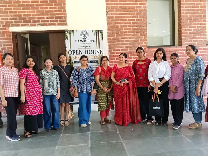दिल्ली यूनिवर्सिटी में ओपन हाउस सेशन-2026 की शुरुआत:उमड़ी छात्राओं की भीड़, दाखिला प्रक्रिया की उलझनें हुईं दूर, करियर की संभावनाओं पर मिली जानकारी