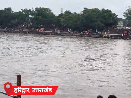हरिद्वार में कांवड़िया बहा, रुद्रप्रयाग में कार पर गिरा बोल्डर:एमपी में नदी-नाले उफान पर, राजस्थान समेत 16 राज्यों में ऑरेंज अलर्ट