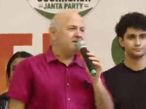 जंतर-मंतर पर गरजे AAP नेता मनीष सिसोदिया:बोले-प्रधानमंत्री जी, ‘सफेद चादर’ वाले सिपाही जंतर-मंतर तो भेज दिए, शिक्षा मंत्रालय में उन्हें कब भेजेंगे