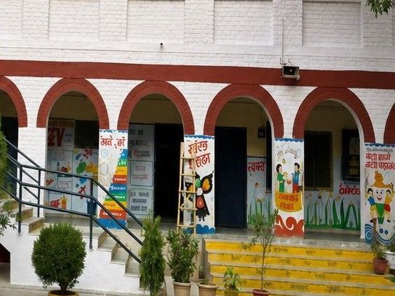 मिशन कायाकल्प से बदल रही सरकारी स्कूलों की तस्वीर:आधुनिक सुविधाओं पर सरकार का जोर; वॉटरप्रूफिंग और सौंदर्यीकरण के कार्य तेज