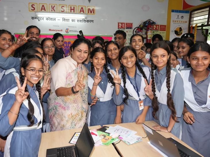 ‘सक्षम’ योजना के तहत सरकारी स्कूलों में नई उड़ान:दिल्ली सीएम ने शुरू की कई आधुनिक सुविधाएं; डिजिटल क्लासरूम और कंप्यूटर लैब का उद्घाटन