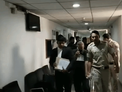नीट पेपर लीक की साजिश महीनों पहले रची गई:CBI चार्जशीट में दावा- NTA एक्सपर्ट्स सवाल याद करते, होटल जाकर पर्चियों पर लिखते थे