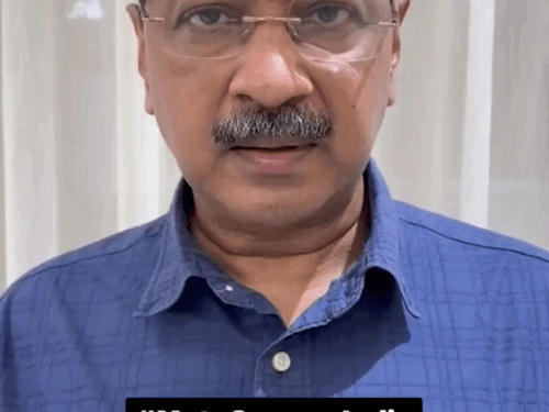 मोदी सरकार पर केजरीवाल ने साधा निशाना:कहा- दबाव में आकर पेपर लीक और ई-20 के खिलाफ उठ रही आवाज को दबा रहा मेटा