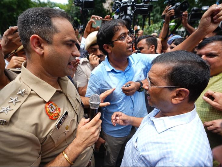 पीएम आवास से पहले पुलिस ने अरविंद केजरीवाल को रोका:ई-20 के विरोध में 100 लोगों के साथ धरने पर बैठे