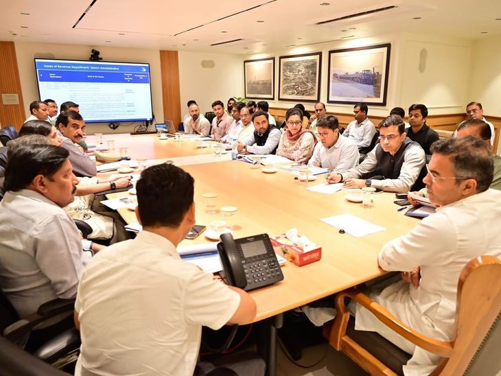 दिल्ली की लंबित इंफ्रास्ट्रक्चर परियोजनाओं में तेजी के निर्देश:पीडब्ल्यूडी मंत्री प्रवेश वर्मा की अध्यक्षता में पांचवीं यूटी लेवल कोआर्डिनेशन कमेटी की बैठक